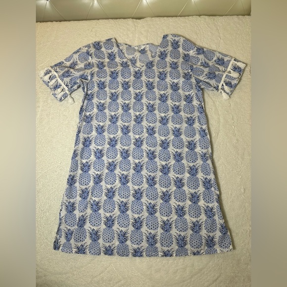 crown & ivy Dresses & Skirts - crown & ivy Blue and White Pineapple Dress or beach cover